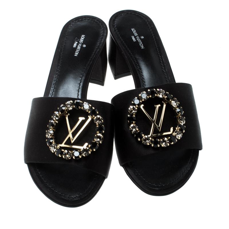 Fabulously designed to make you look nothing less than a true fashionista, these Madeleine mule sandals from Louis Vuitton deserve a very special place in your wardrobe! Crafted from satin, they feature an open toe silhouette with a gold-tone