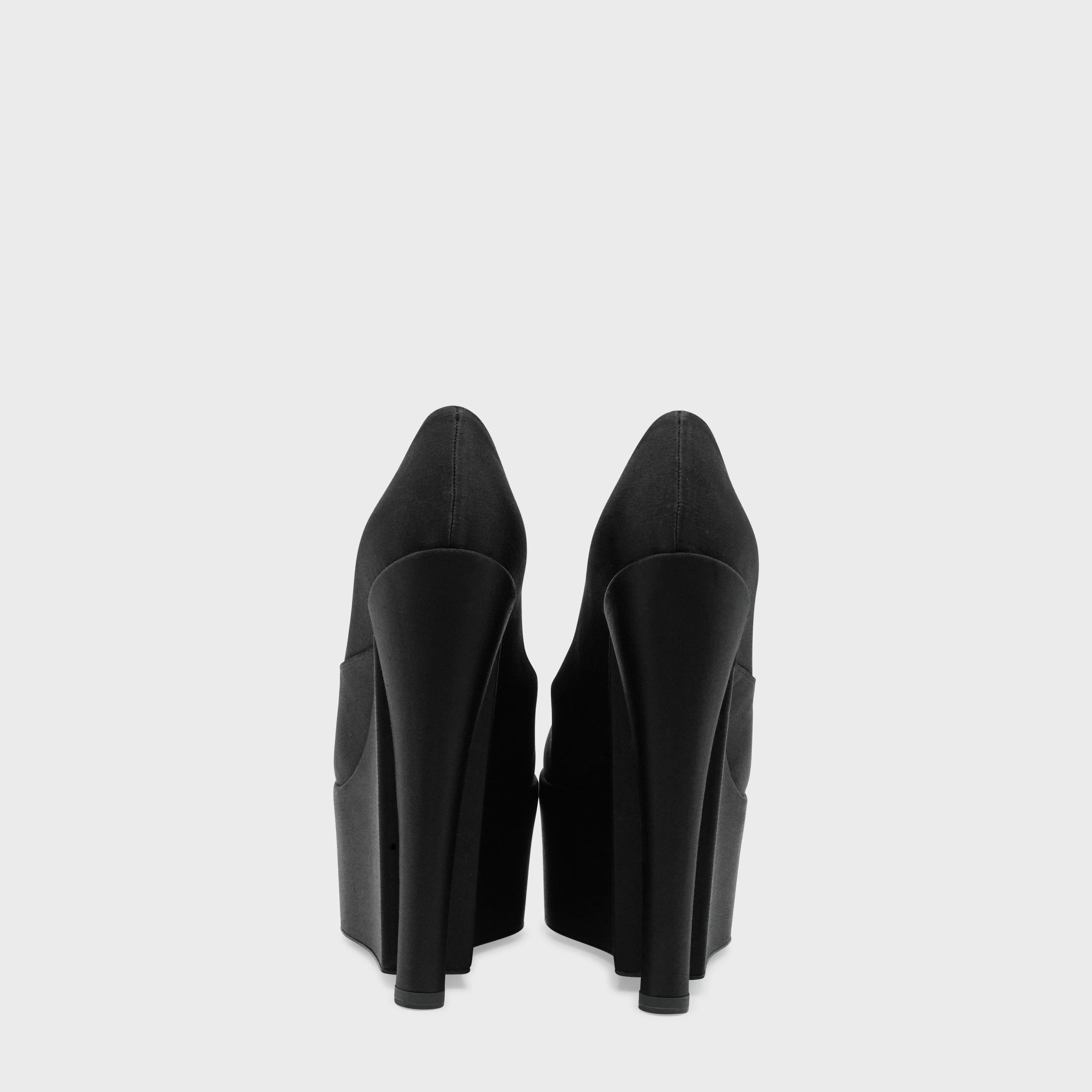 Louis Vuitton - Décolleté con plateau in raso nero di Marc Jacobs, A/I 2008 In condizioni ottime in vendita a Paris, FR