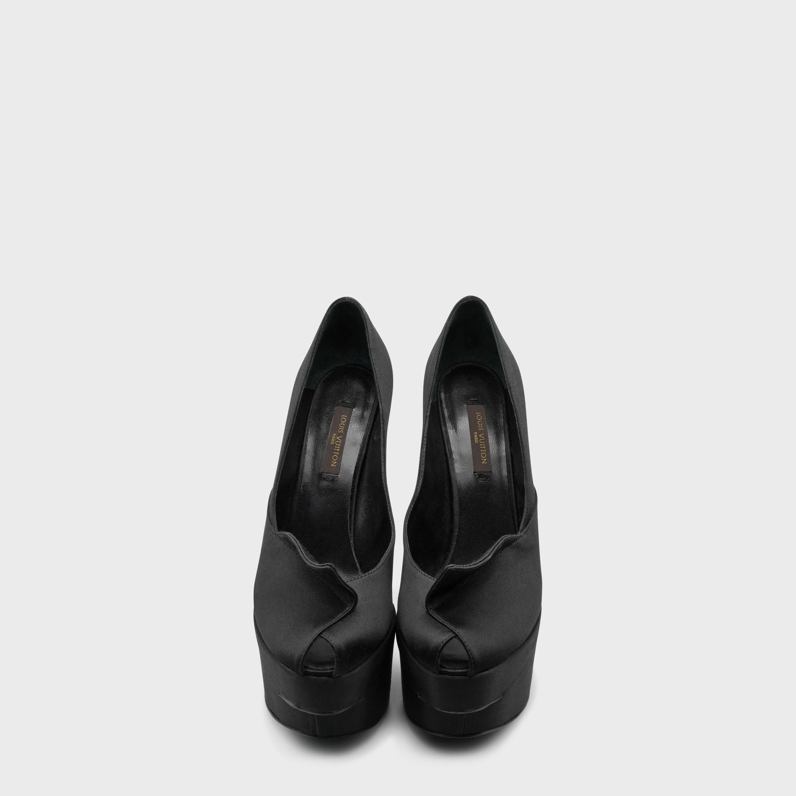 Louis Vuitton - Décolleté con plateau in raso nero di Marc Jacobs, A/I 2008 in vendita 2