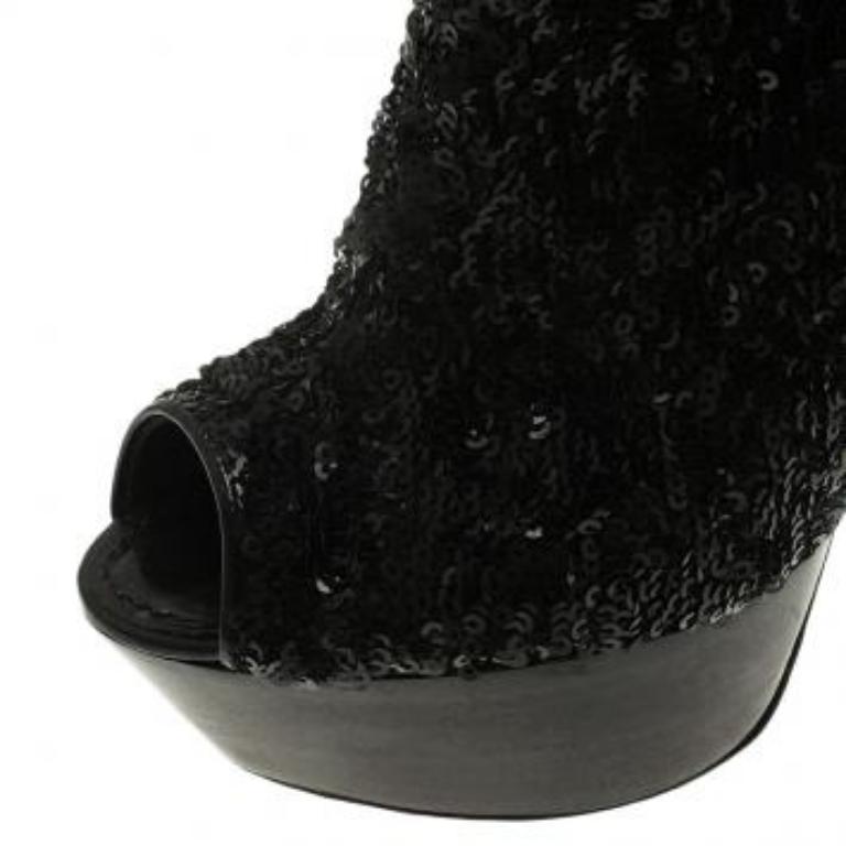 Louis Vuitton - Bottines à bout ouvert en cuir et sequins noirs, taille 37 en vente 5