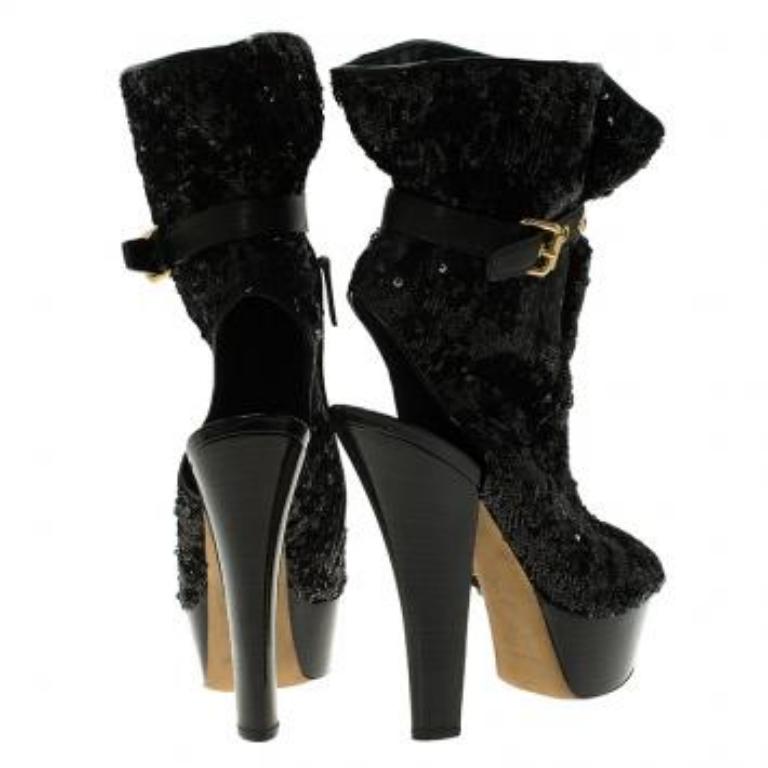 Louis Vuitton - Bottines à bout ouvert en cuir et sequins noirs, taille 37 Bon état - En vente à Dubai, Al Qouz 2