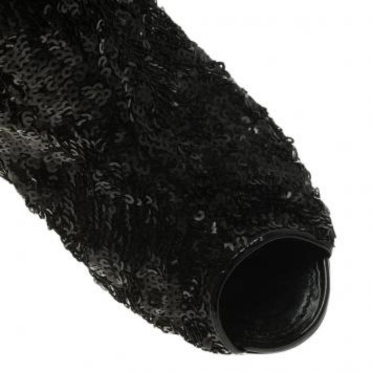 Louis Vuitton - Bottines à bout ouvert en cuir et sequins noirs, taille 37 en vente 2