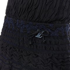 LOUIS VUITTON schwarz geraffte marineblaue Cloque-Lederschleife LV-Charme ausgestelltes Kleid S