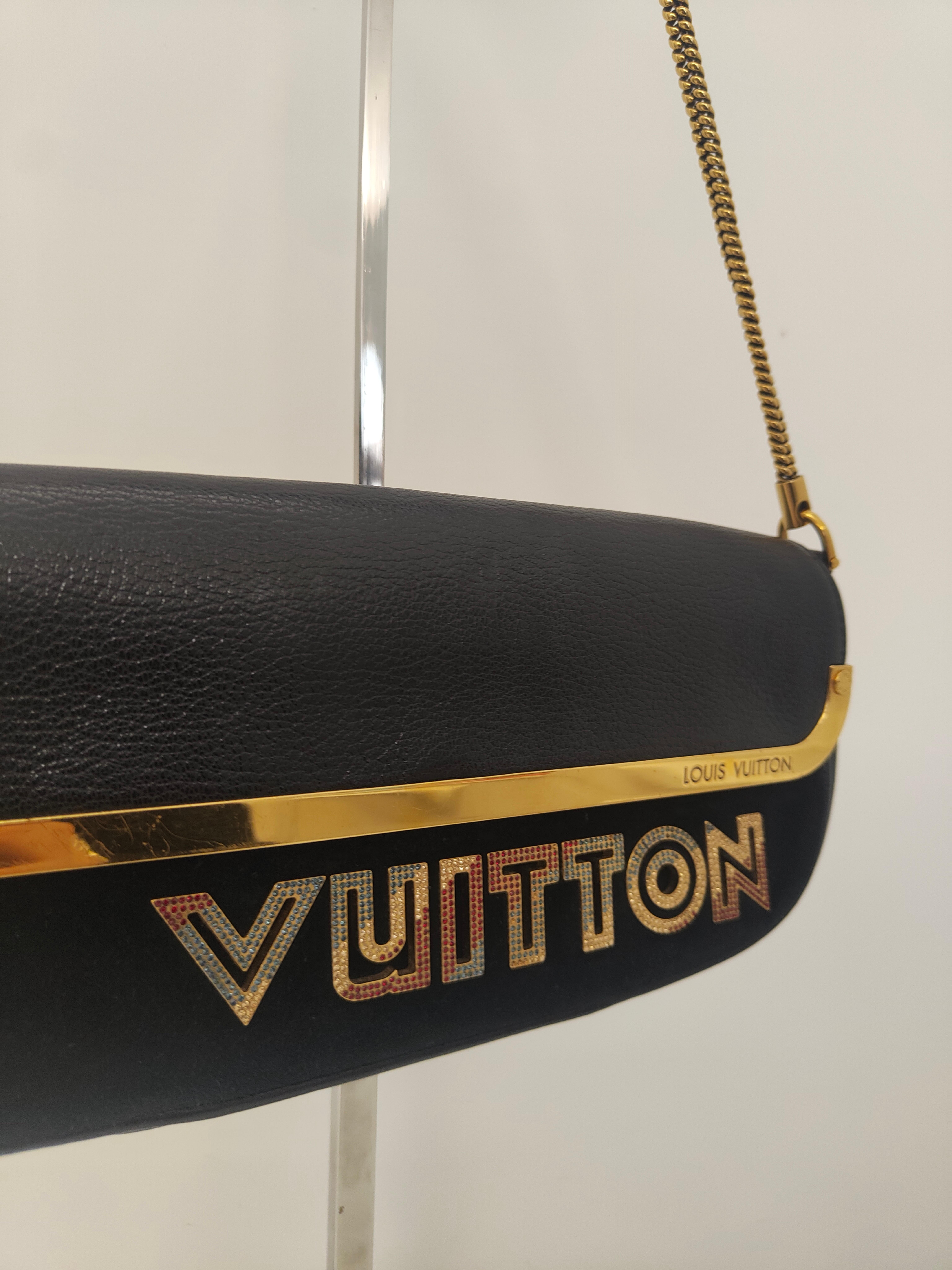 Schwarze Umhängetasche von Louis Vuitton mit Pochette im Angebot 8