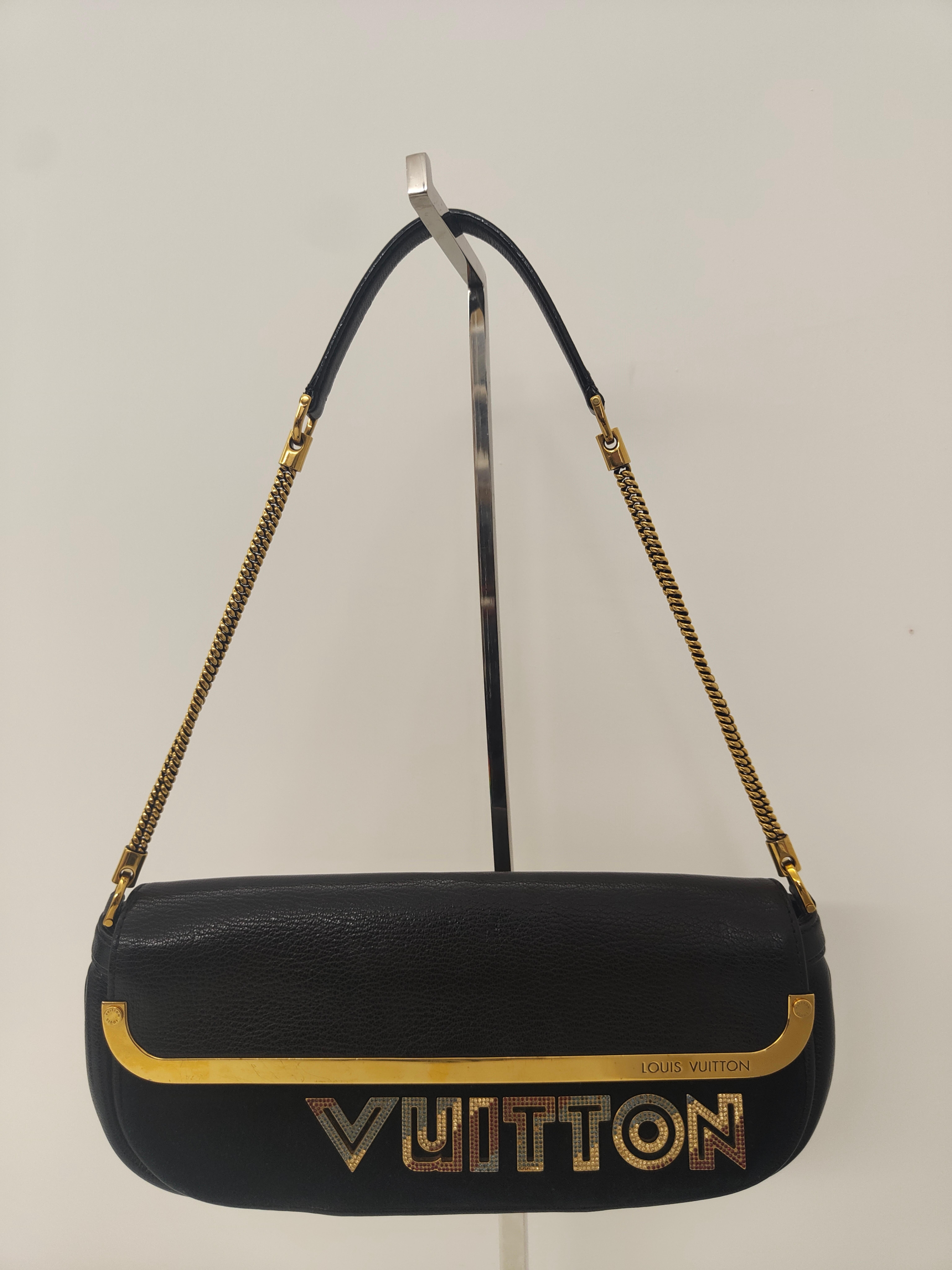 Louis Vuitton black shoulder bag pochette For Sale 9