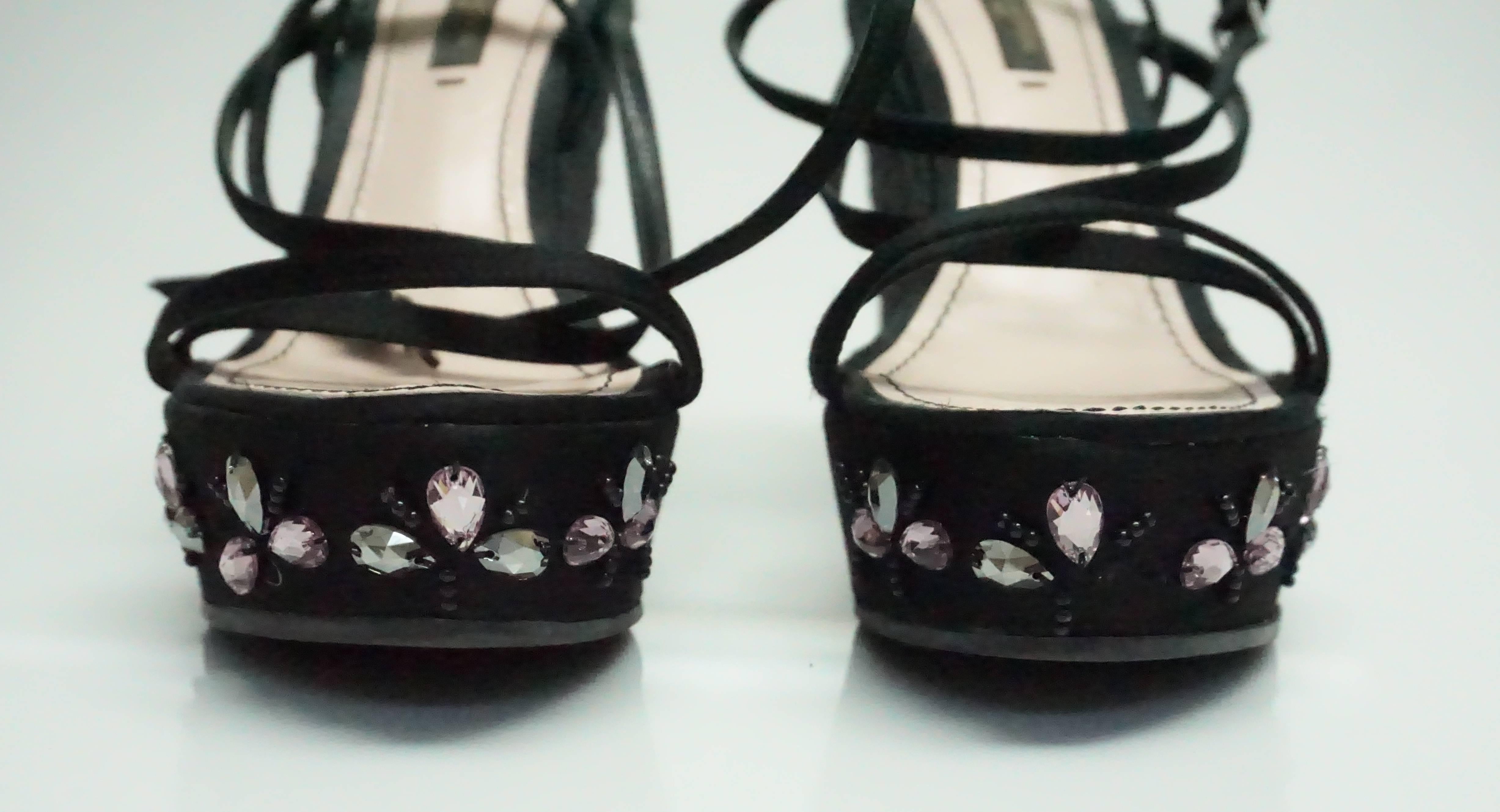 Louis Vuitton Black Silk and Raffia Wedge with Pink Stones - 37 In Good Condition In West Palm Beach, FL