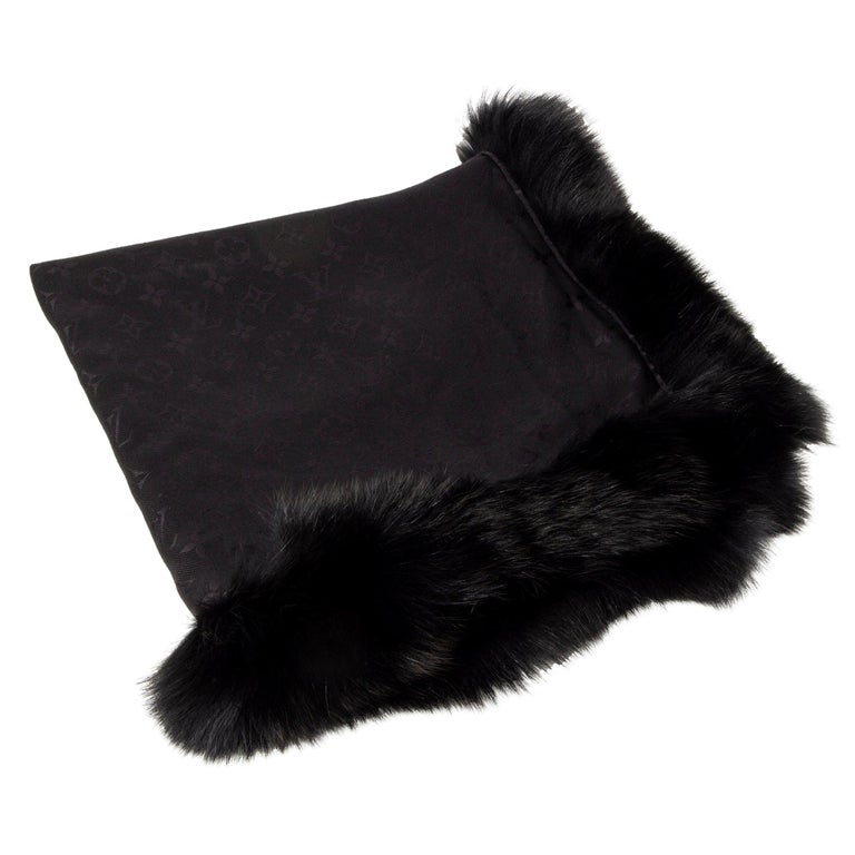 New Louis Vuitton Black Jungle Wool Silk Shawl at 1stDibs  poncho lv, louis  vuitton ponchos, embrace poncho louis vuitton