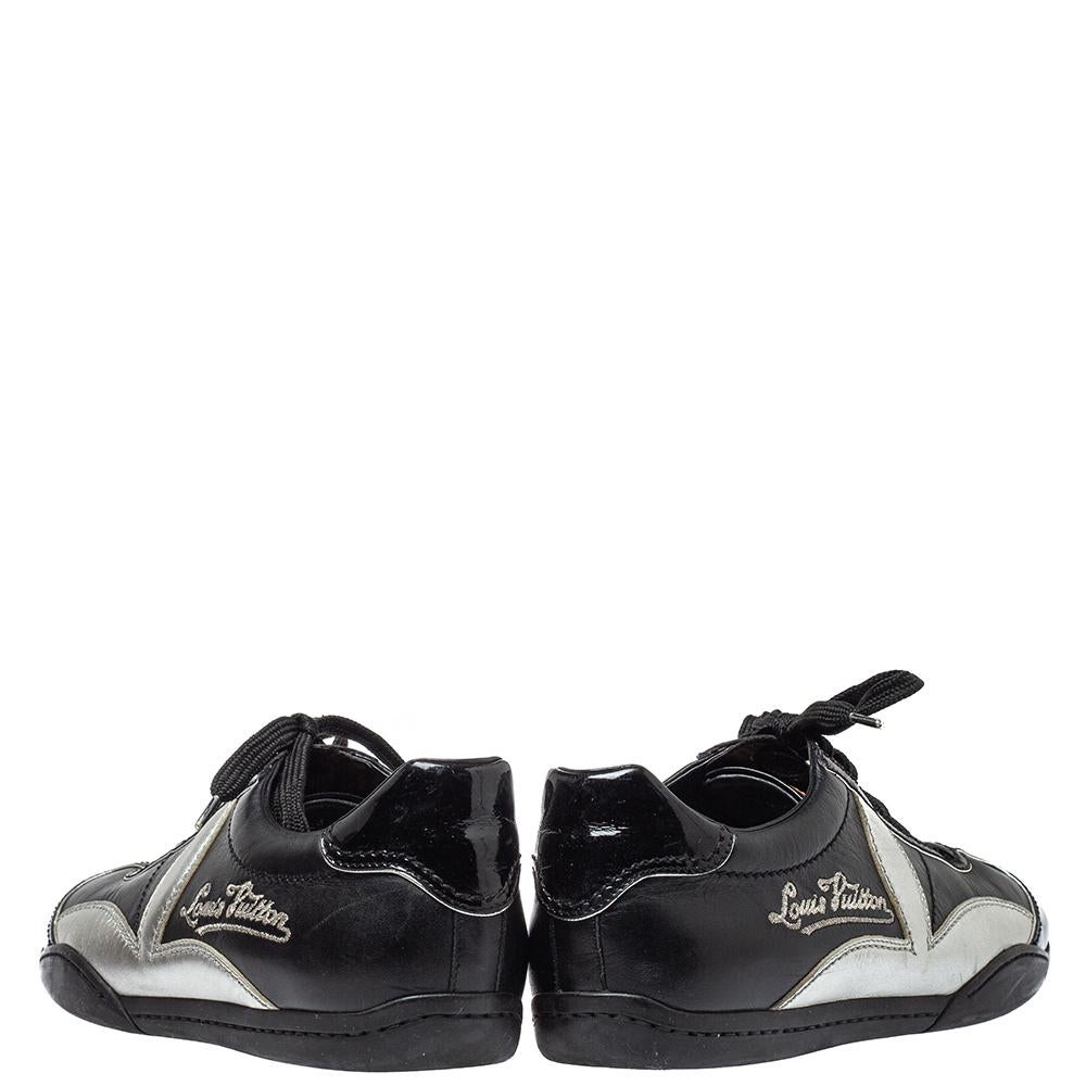 Louis Vuitton Black/Silver Patent And Leather Low Top Lace Up Sneakers Size 39.5 In Good Condition In Dubai, Al Qouz 2