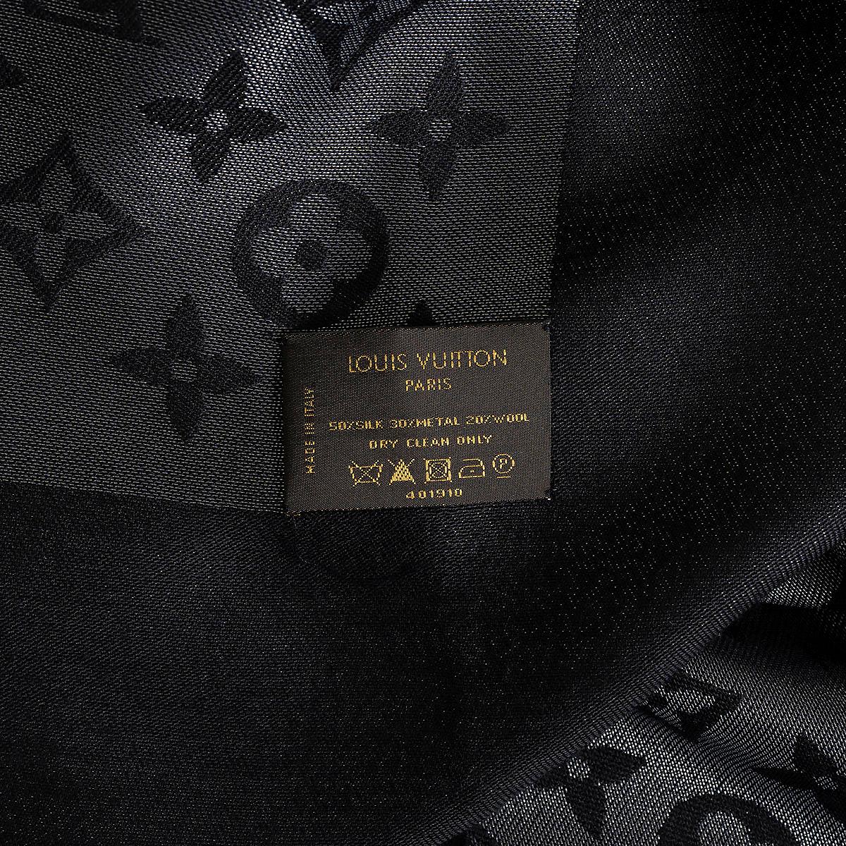 Sciarpa scialle LOUIS VUITTON nero e argento in seta e lana Monogram SHINE In condizioni ottime in vendita a Zürich, CH