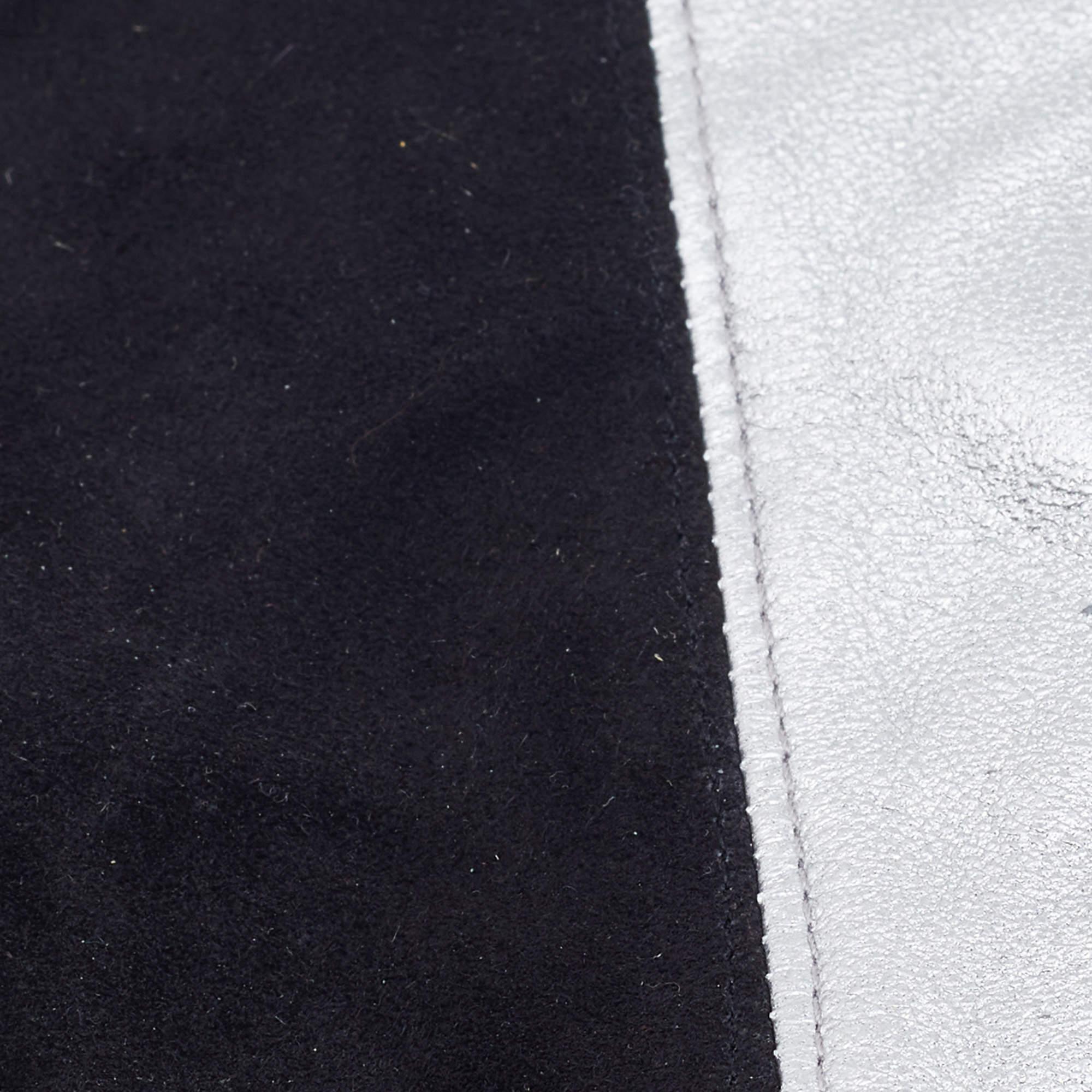 Louis Vuitton Black & Silver Suede & Leather Gloves S In Good Condition In Dubai, Al Qouz 2