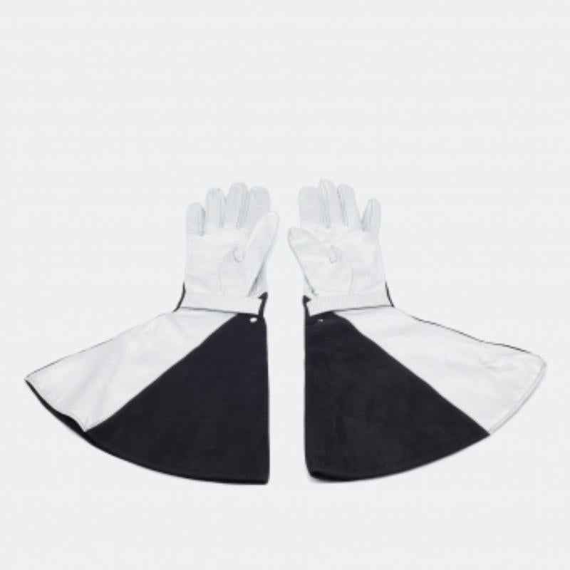 Louis Vuitton Schwarze & silberne Handschuhe aus Wildleder und Leder S (Grau) im Angebot