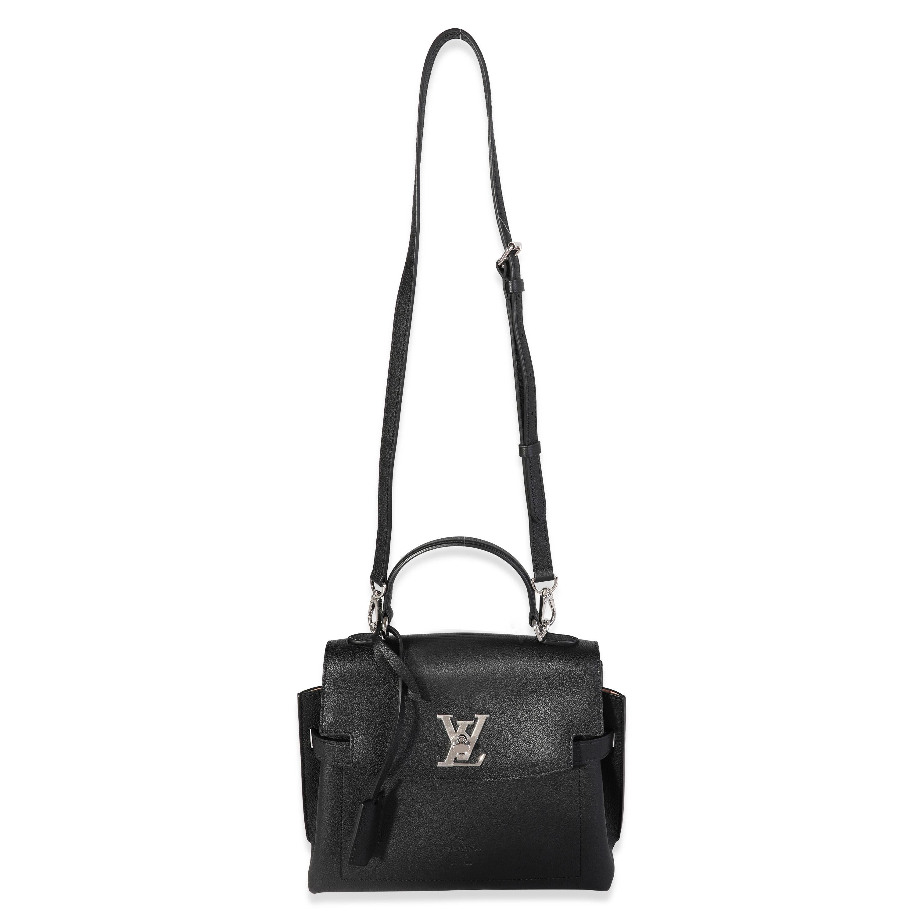 Titolo dell'elenco: Louis Vuitton Nero Morbido Pelle di Vitello Lockme Ever BB
SKU: 120409
MSRP: 3500.00
Condizioni: Usato (3000)
Commenti sulle condizioni: Leggera usura sui piedi. Ammaccatura sulla parte anteriore della borsa dovuta allo