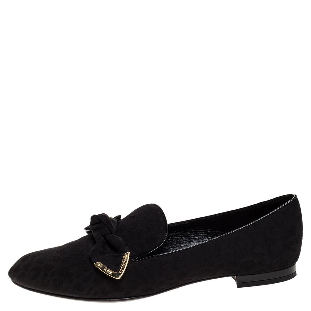 These Louis Vuitton loafers will perfectly finish any casual or dressy look. Crafted from black patterned silk, they feature round toes. They come adorned with knotted bows at the vamps. The insoles are leather lined with brand
