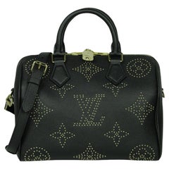 Schwarze Louis Vuitton Giant Speedy Bandouliere 25 Tasche mit Nieten und Monogramm in Schwarz