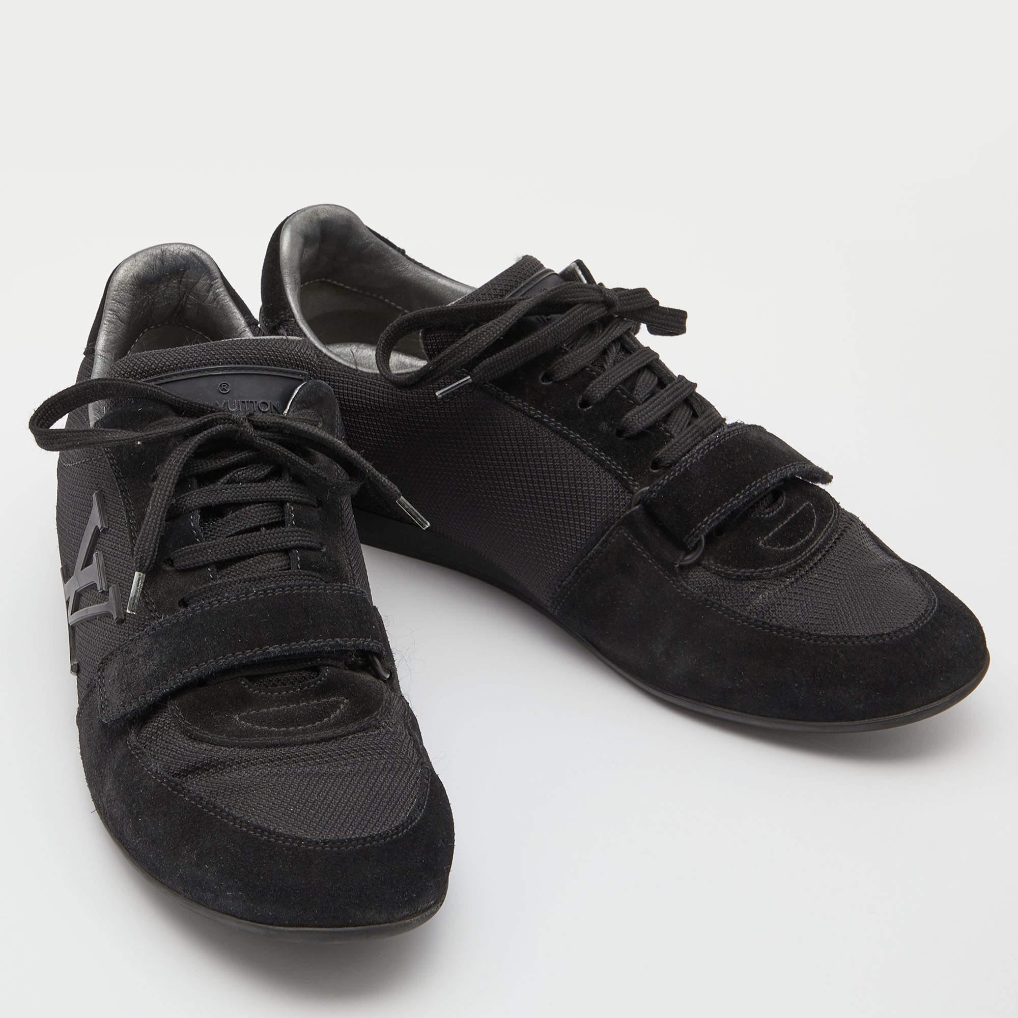 Louis Vuitton Black Suede and Mesh Trainers Low Top Sneakers Size 40 In Good Condition For Sale In Dubai, Al Qouz 2