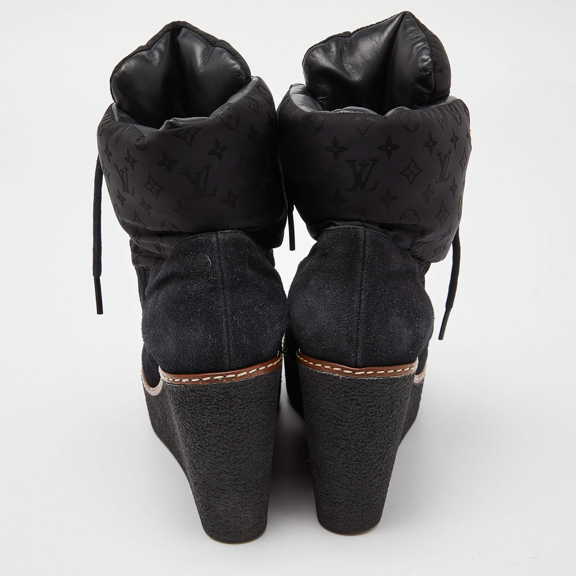 Louis Vuitton Black Suede and Monogram Fabric Wedge Ankle Boots In Good Condition For Sale In Dubai, Al Qouz 2