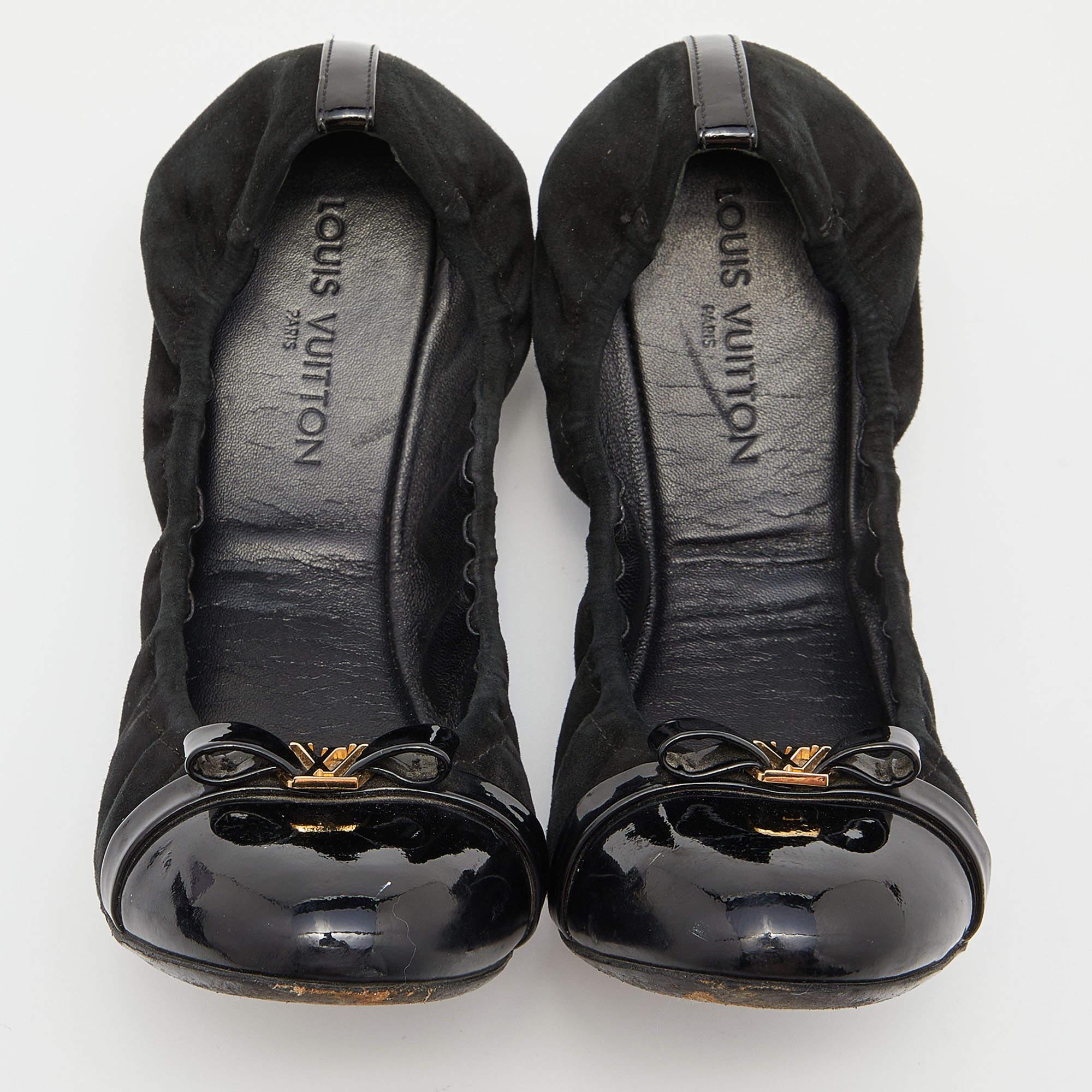 Louis Vuitton Black Suede and Patent Leather Elba Scrunch Ballet Flats Size 36.5 In Excellent Condition In Dubai, Al Qouz 2