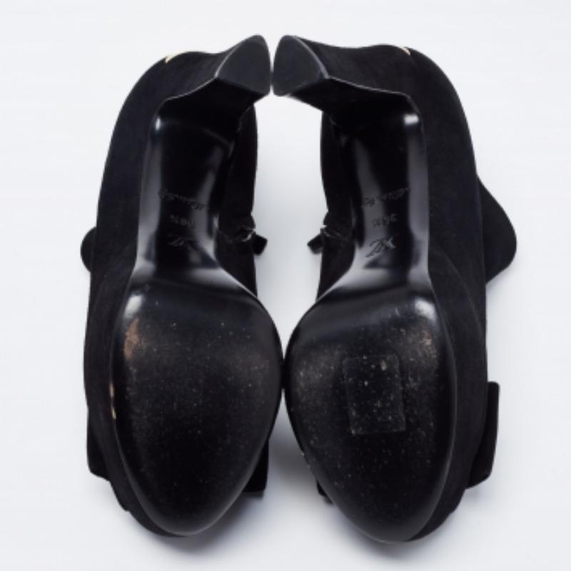 Louis Vuitton Botines con puntera abierta y lazo de ante negro Talla 36.5 en Bueno estado para la venta en Dubai, Al Qouz 2