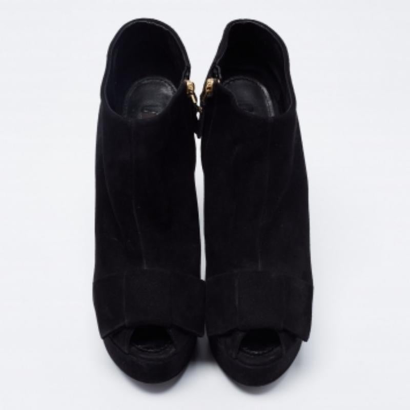 Louis Vuitton Botines con puntera abierta y lazo de ante negro Talla 36.5 en venta 2