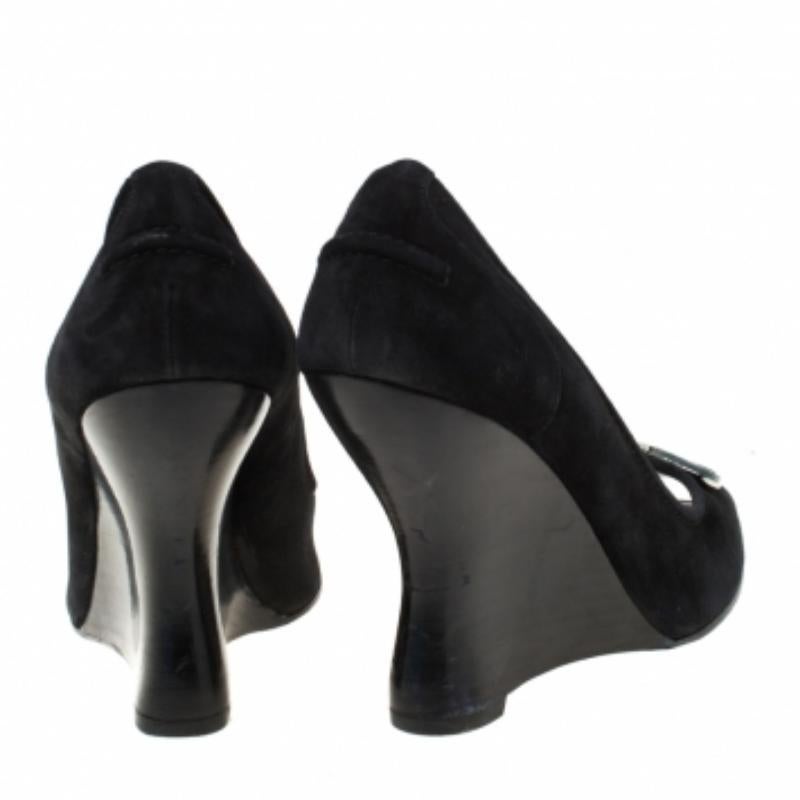 Louis Vuitton Schwarz Wildleder Schmetterling Peep Toe Keil Pumps Größe 38,5 Damen im Angebot