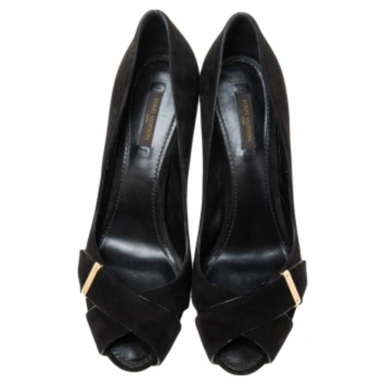 Louis Vuitton Escarpins Peep-Toe en daim noir Taille 39 Bon état - En vente à Dubai, Al Qouz 2