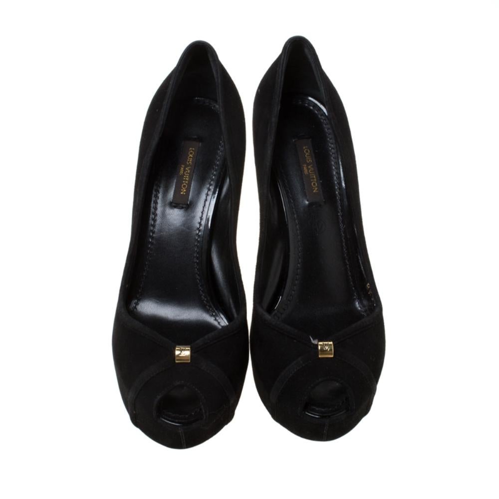Look elegant and smart in this pair of pumps from the house of Louis Vuitton. Lined with leather and colored in black, they look bright and dazzling. Soft to touch, this pair of pumps crafted out of suede provides a sophisticated vibe to your