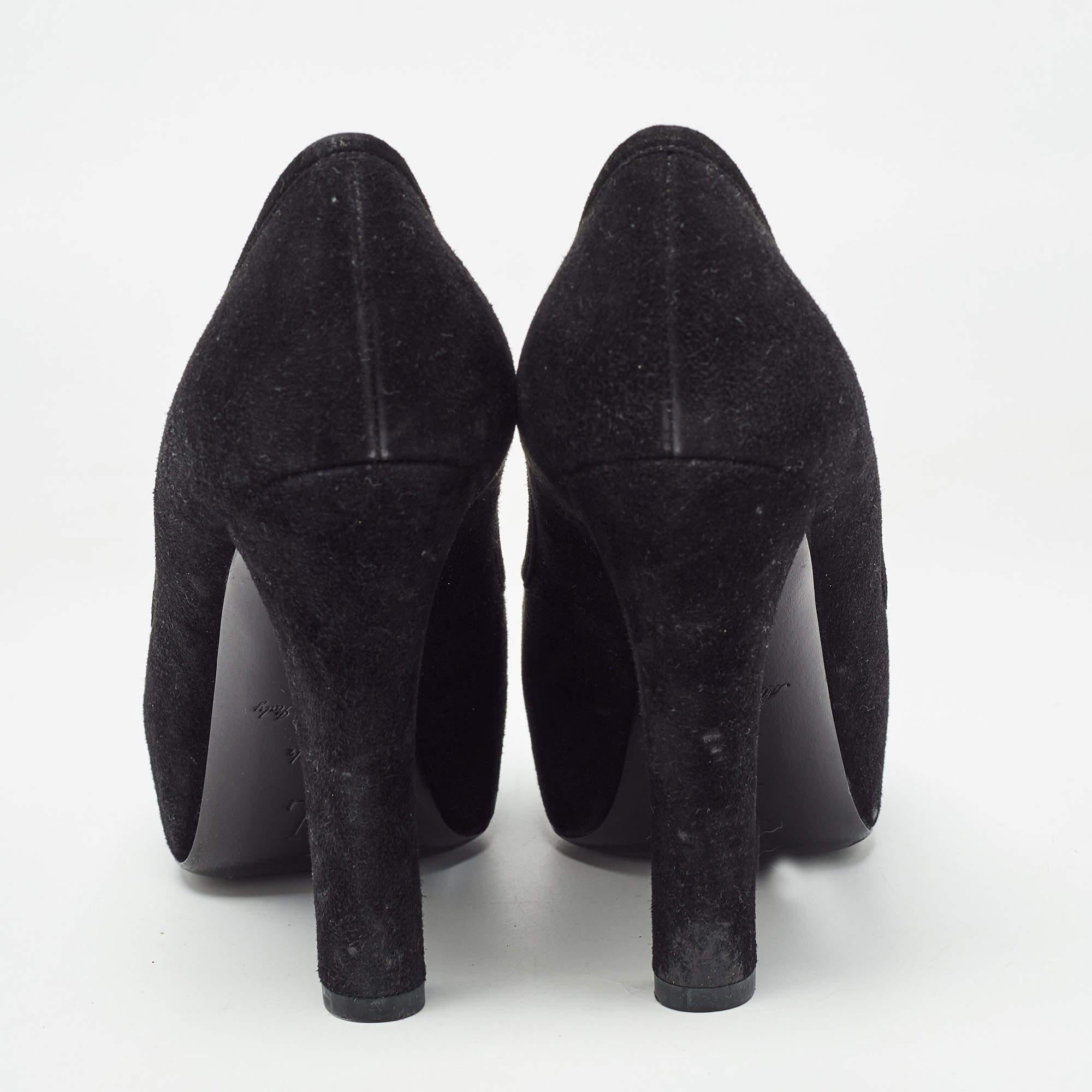 Louis Vuitton - Kimono Peep Toe Pumps en daim noir - Taille 35,5 Pour femmes en vente