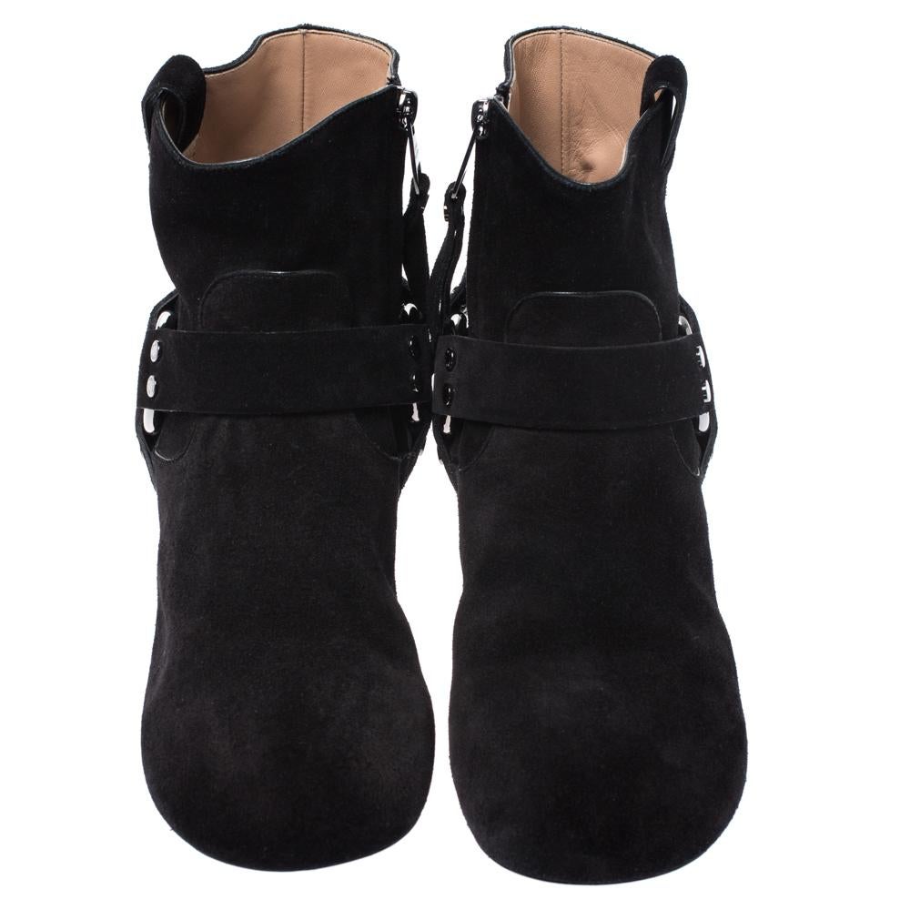 Louis Vuitton Black Suede Leather Ankle Boots Size 38 In Good Condition In Dubai, Al Qouz 2