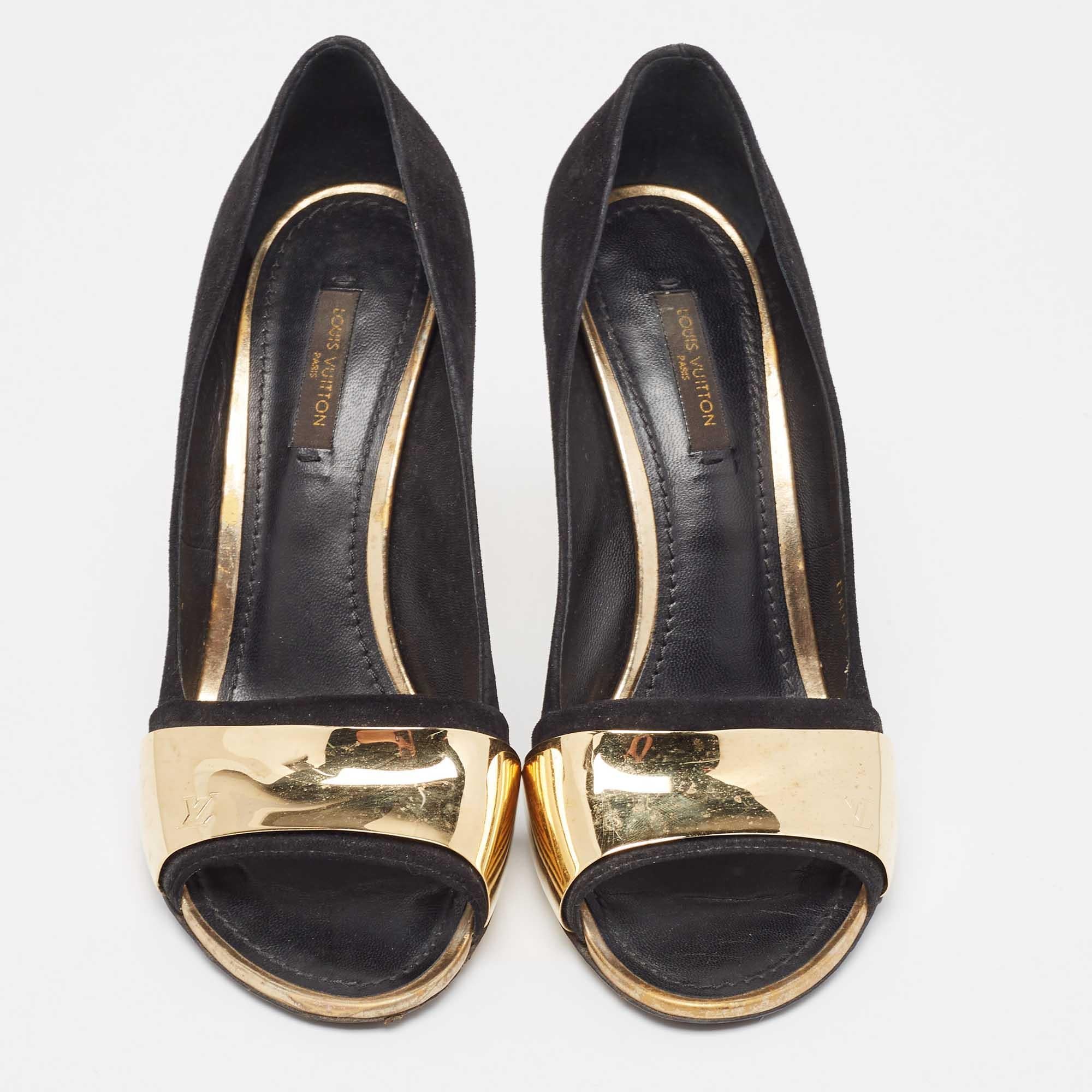Noir Louis Vuitton Open Toe Pumps en daim noir Taille 38 en vente