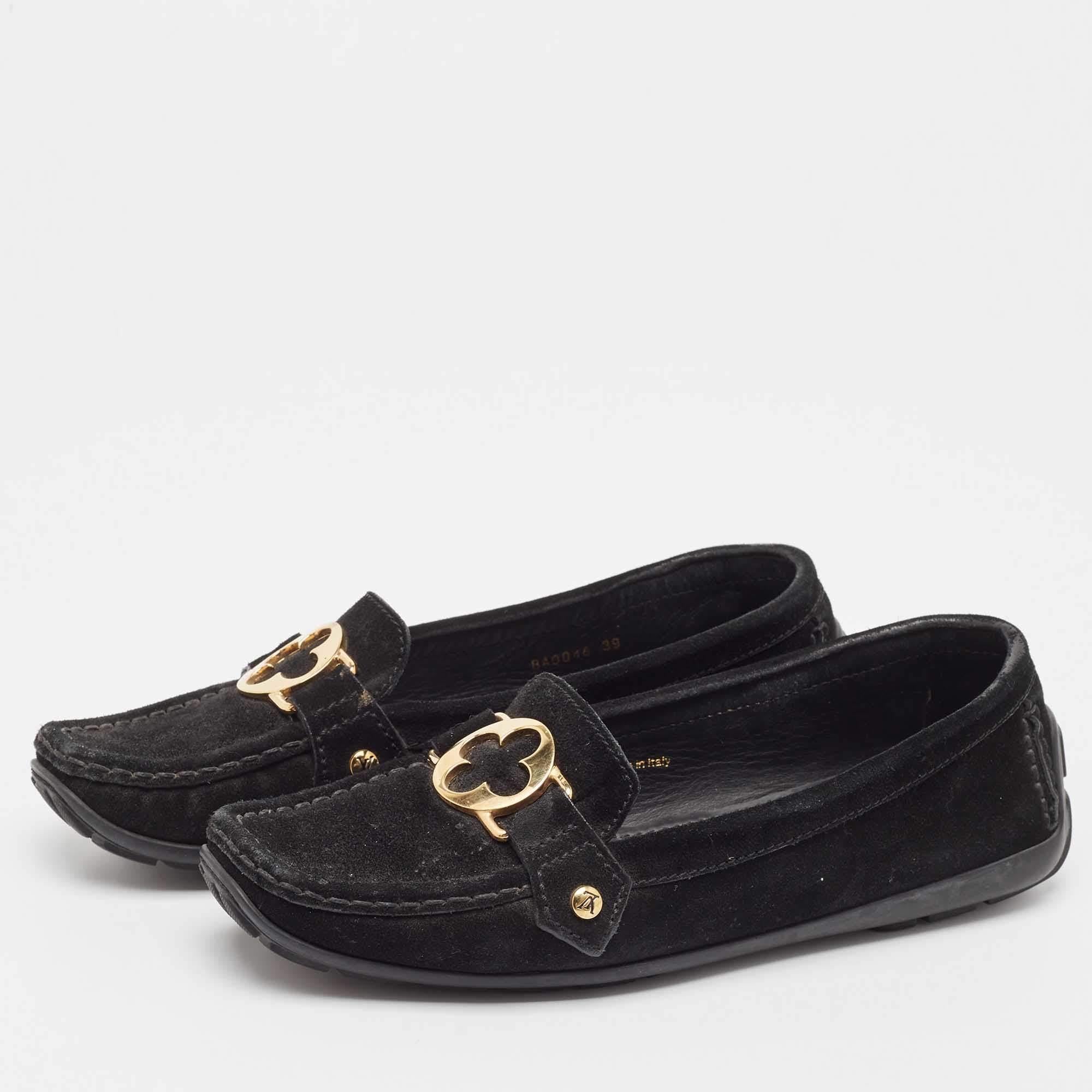 To perfectly complement your attires we bring you this pair of loafers that speak nothing but style. The shoes have been crafted with skill and are designed to be easy to slip on. They are just the right choice to complement your fashionable side.