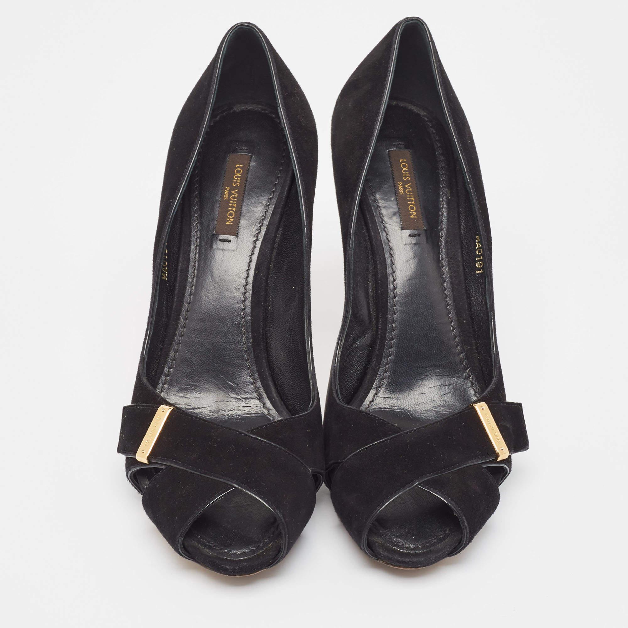 Noir Louis Vuitton Escarpins en daim noir Taille 39 en vente
