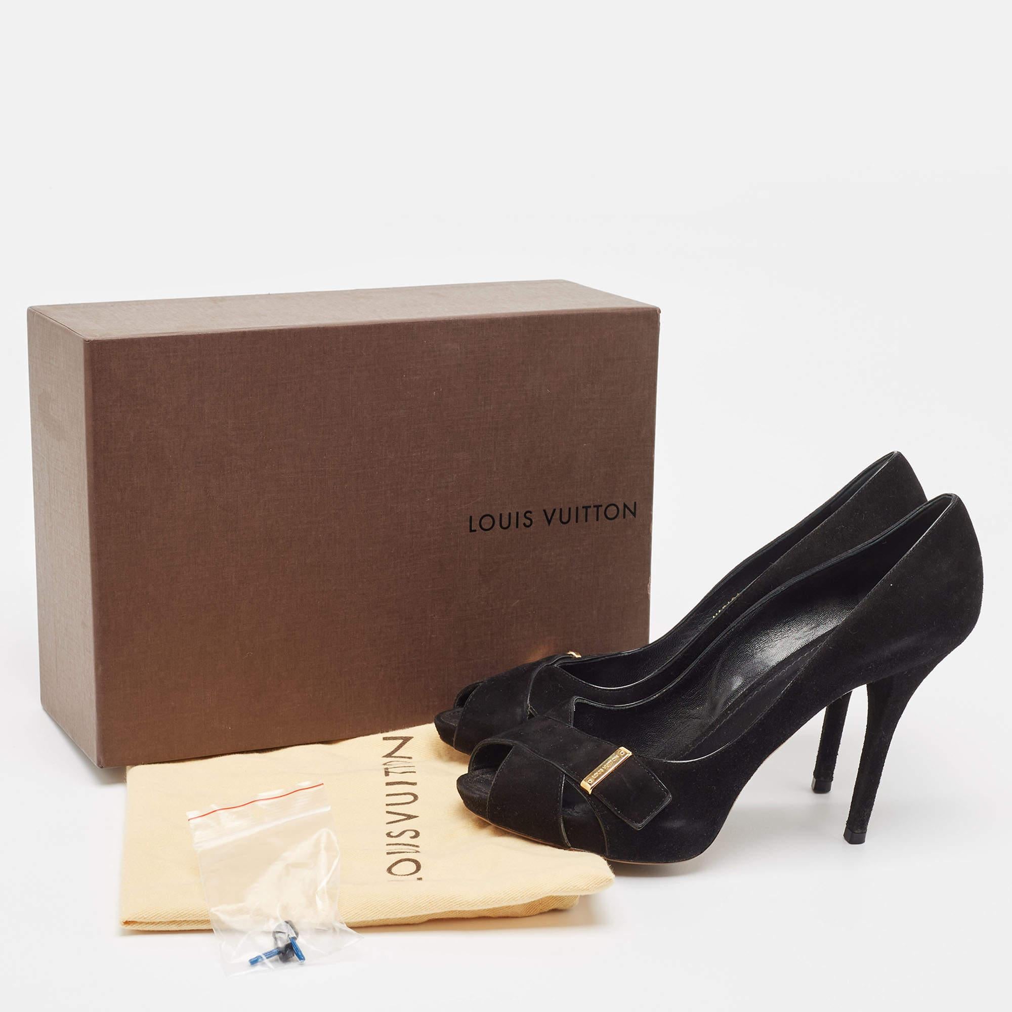 Louis Vuitton Escarpins en daim noir Taille 39 en vente 4