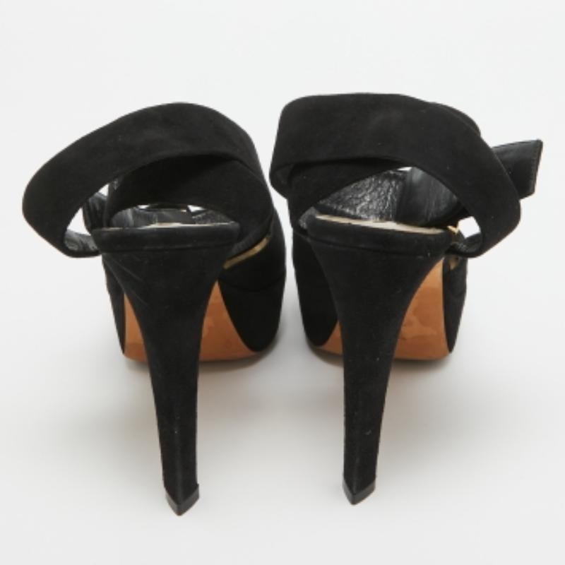 Bombas con correa al tobillo y plataforma de ante negro Louis Vuitton Talla 37.5 en venta 2
