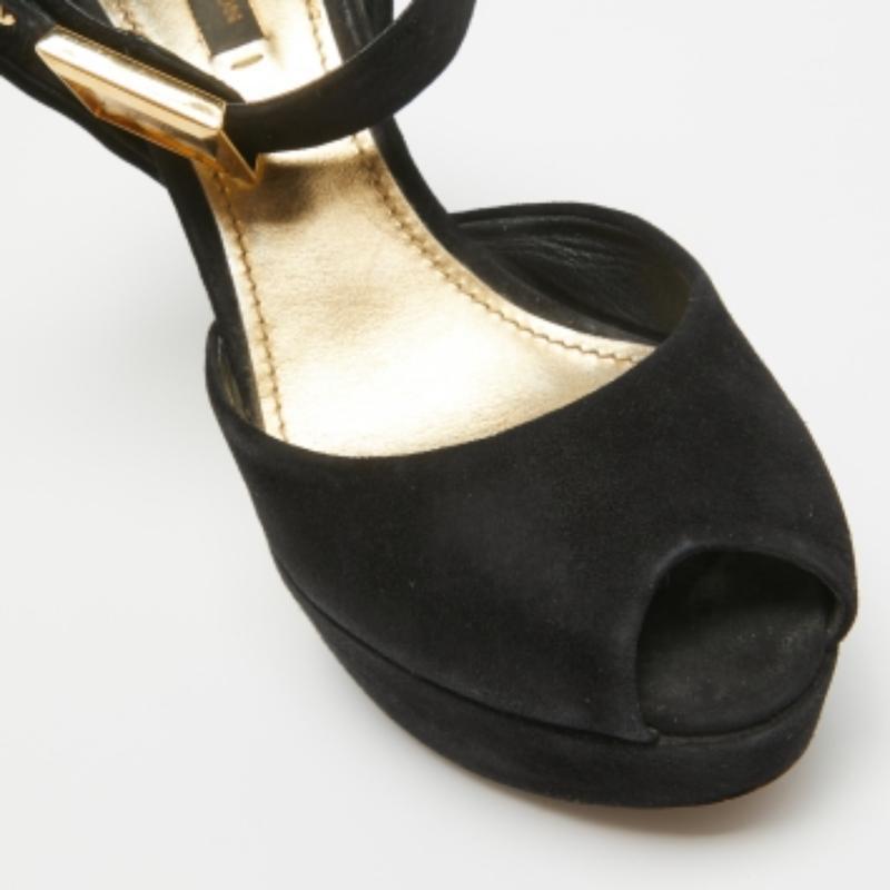 Bombas con correa al tobillo y plataforma de ante negro Louis Vuitton Talla 37.5 en venta 3