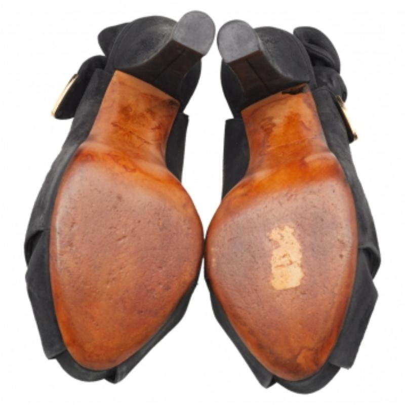 Louis Vuitton - Sandali con plateau in pelle scamosciata nera - misura 37 in vendita 2