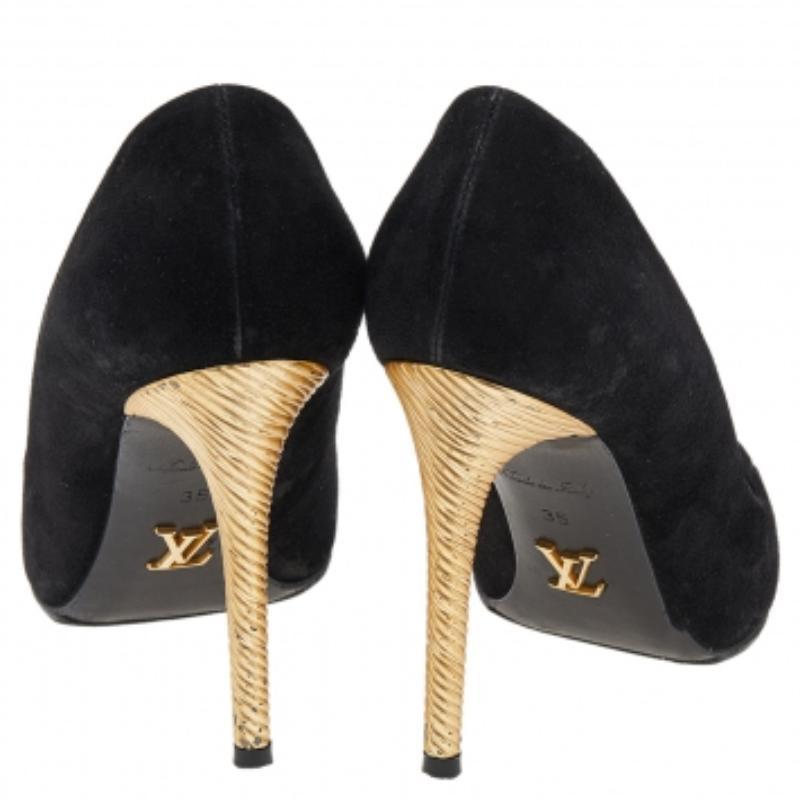 Louis Vuitton - Escarpins à bout pointu en daim noir - Taille 35 Bon état à Dubai, Al Qouz 2
