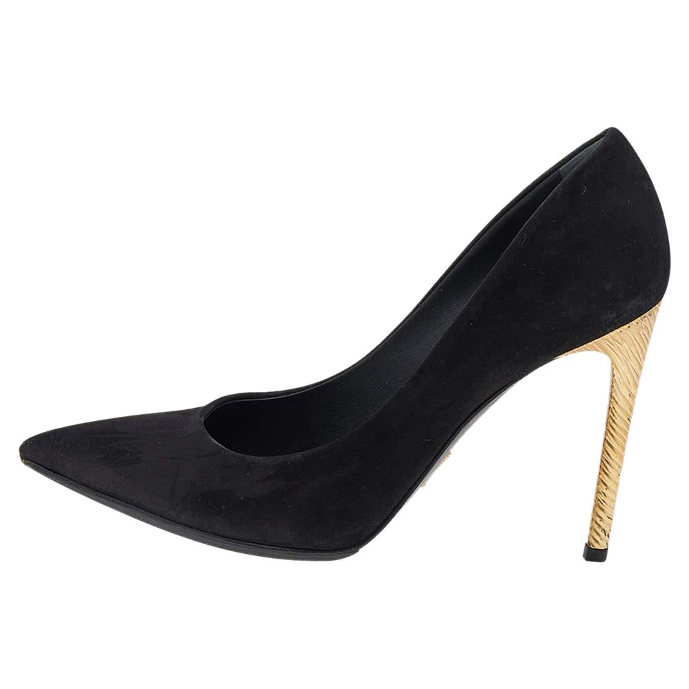 Louis Vuitton Black Suede Pointed Toe Pumps Size 35