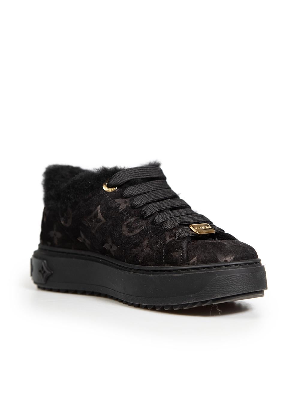 CONDITION is Very good. Hardly any visible wear to trainers is evident on this used Louis Vuitton designer resale item.
 
 Details
 Model: TimeOut
 Black
 Suede
 Trainers
 Low top
 Lace up fastening
 Shearling lined
 Monogram pattern
 
 
