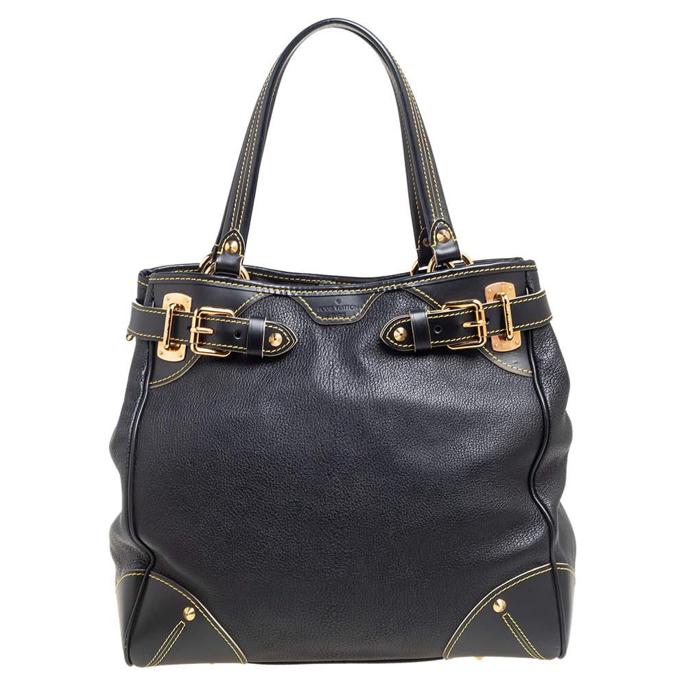 Élégant et chic, ce fourre-tout LV à la teinte noire classique fait partie de la collection Le Majestueux. Confectionné en cuir Suhali, ce sac est agrémenté de motifs à boucle, d'une étiquette LV et de ferrures dorées. Il est doté de deux poignées