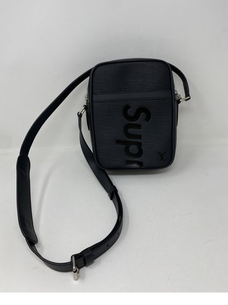 Leather small bag Louis Vuitton x Supreme Black in Leather - 28495717