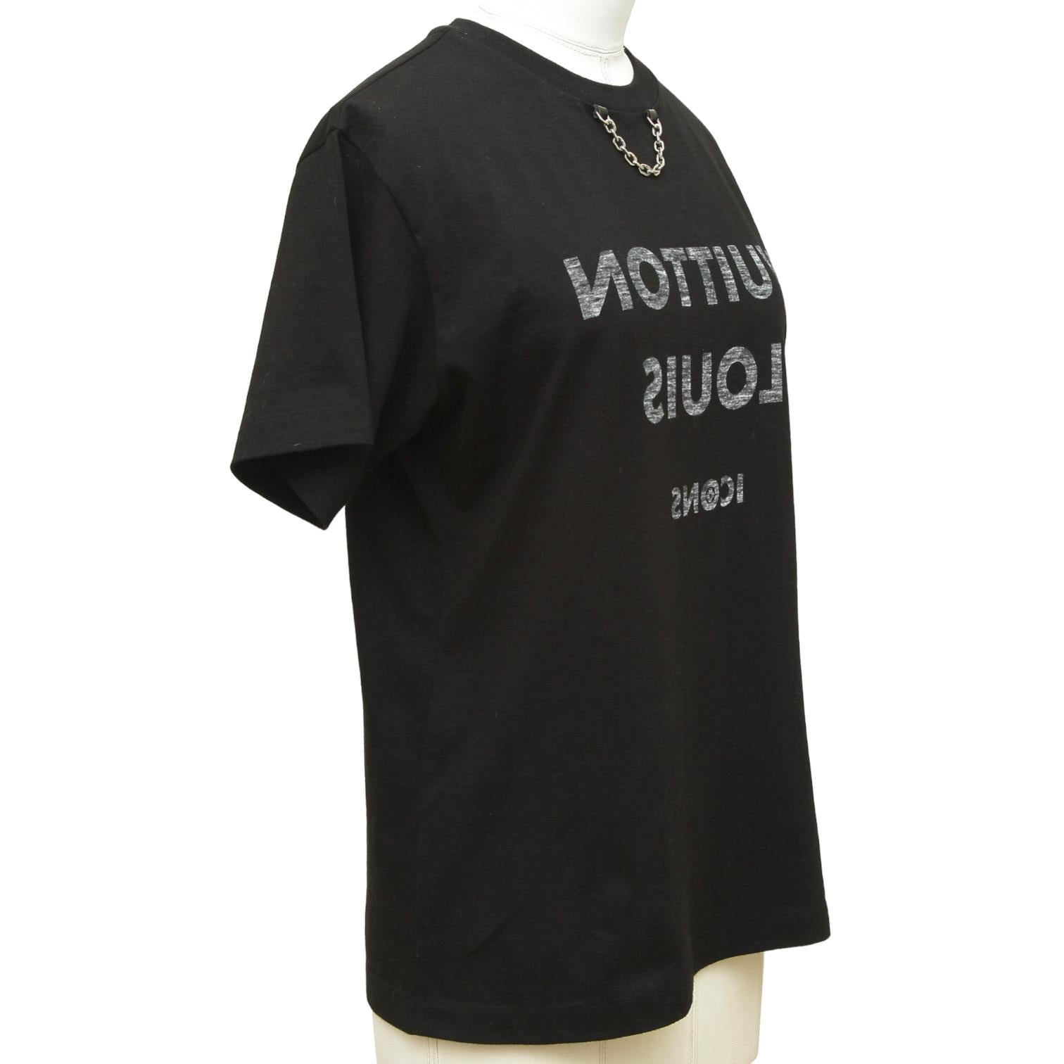 GUARANTEED AUTHENTIC LOUIS VUITTON PRINT BLACK T-SHIRT

Retail excluding sales taxes $760.

Design:
- Louis Vuitton reversed signature print t-shirt.
- White print against black background.
- Iconic chain detail.
- Crew neck.
- Short sleeve.
- Slip