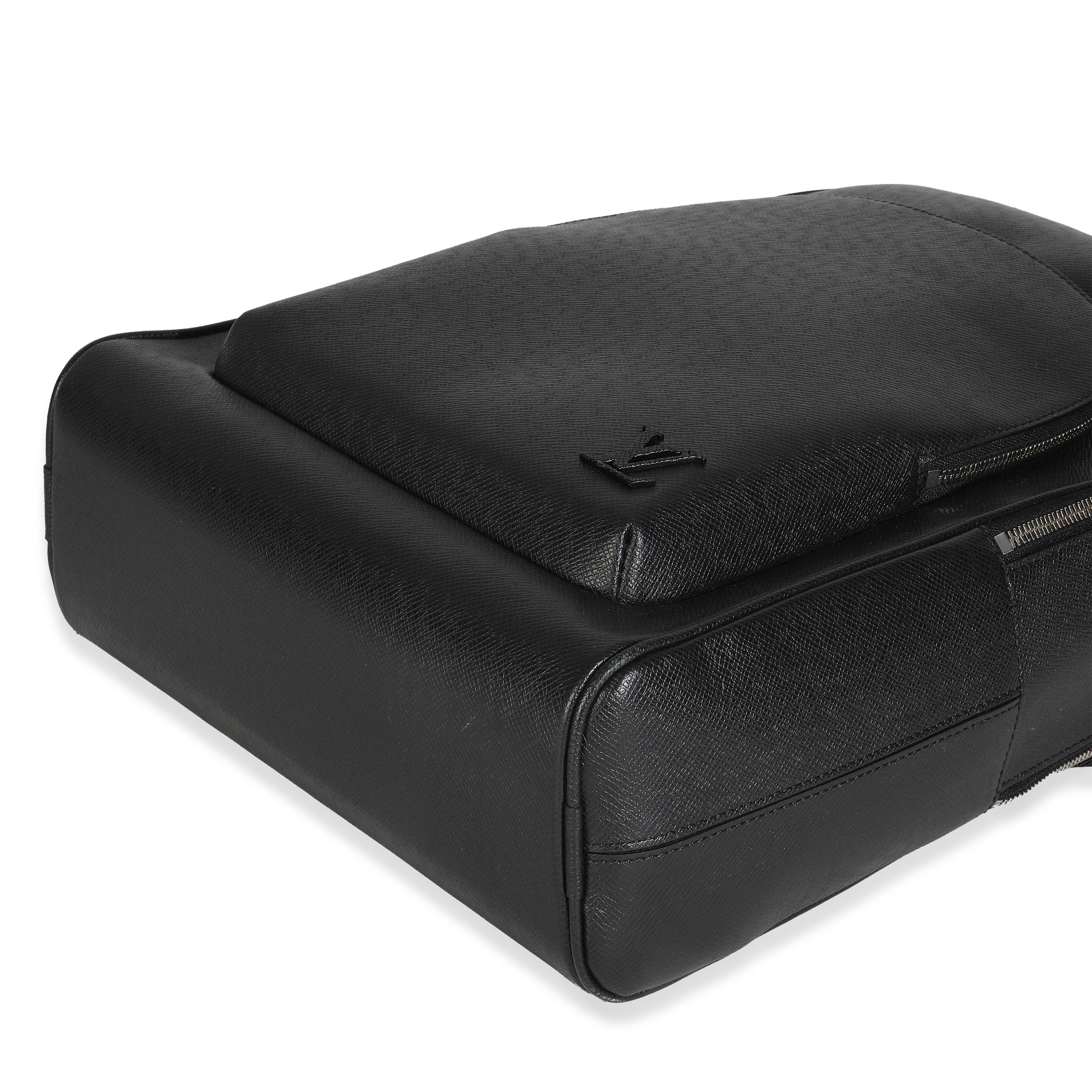 Louis Vuitton Black Taiga Avenue Backpack Pour femmes en vente