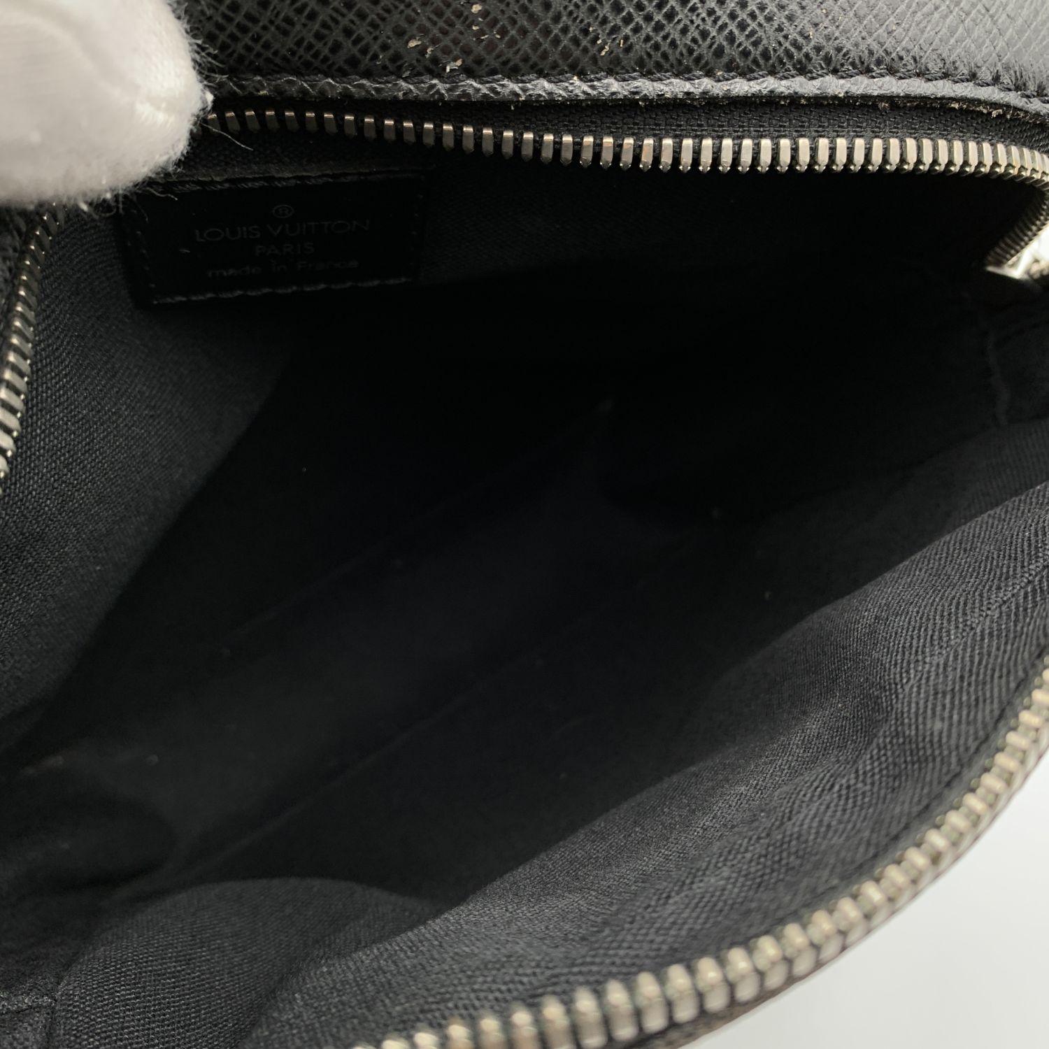 Women's or Men's Louis Vuitton Black Taiga Leather Green Canvas Sayan Messenger Bag