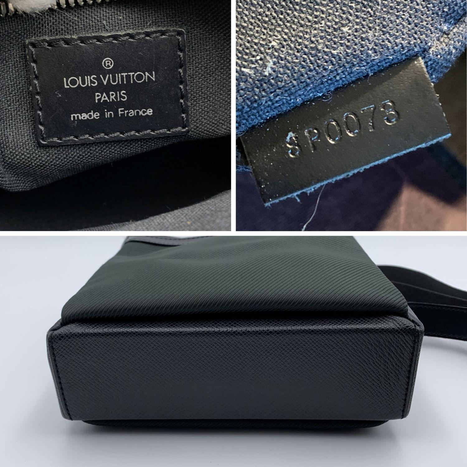 Louis Vuitton Black Taiga Leather Green Canvas Sayan Messenger Bag 1