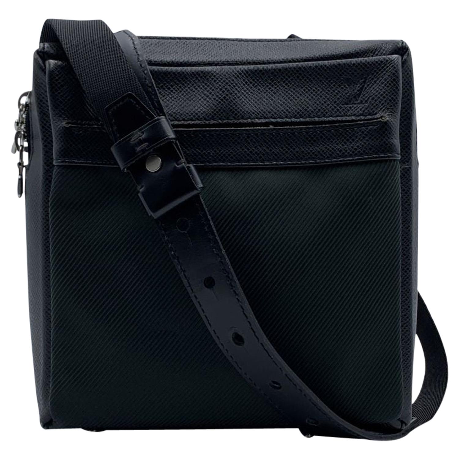 Louis Vuitton Black Taiga Leather Green Canvas Sayan Messenger Bag