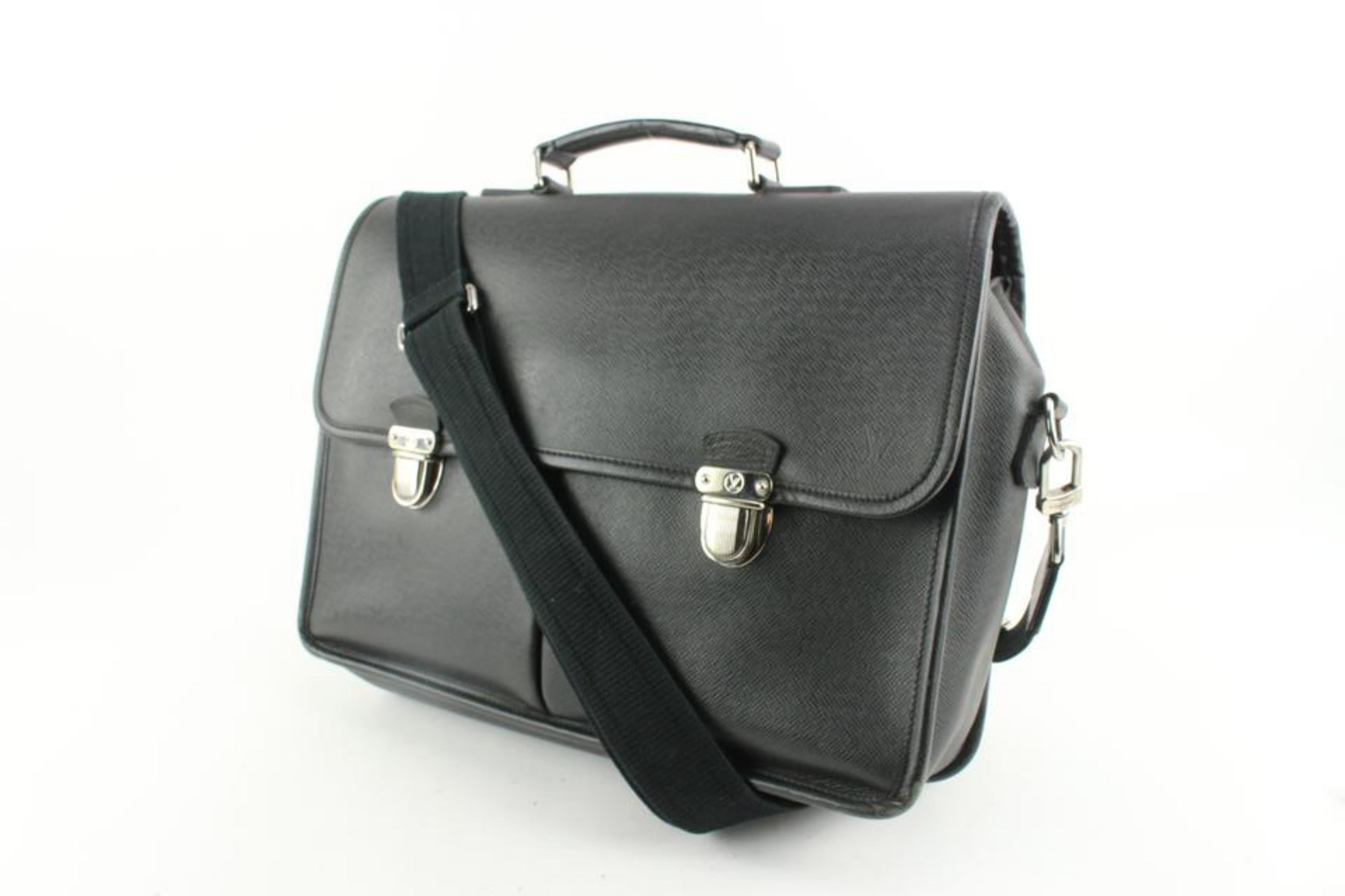 Louis Vuitton Black Taiga Leather 1224lv34
Date Code/Serial Number: MB5100
Made In: France
Measurements: Length:  15.75