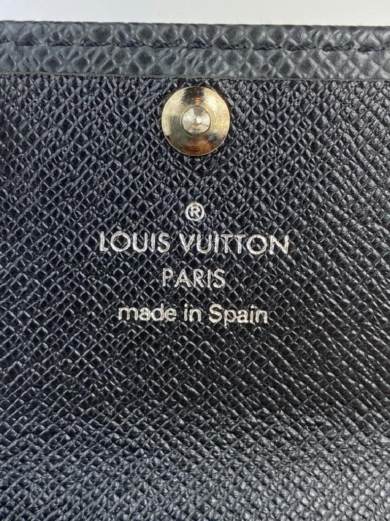 Louis Vuitton Black Taiga Leather 4 Key Multicles Holder 16L859 In Good Condition In Dix hills, NY