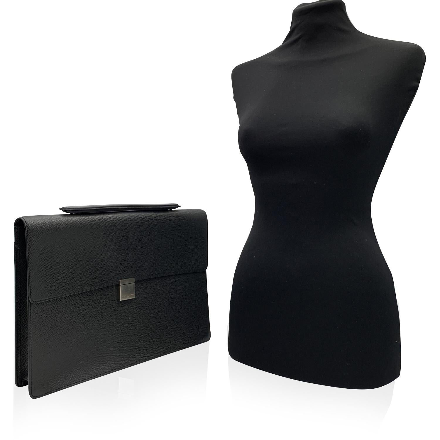 Louis Vuitton Black Taiga Leather Angara Porte Documents Briefcase In Excellent Condition In Rome, Rome