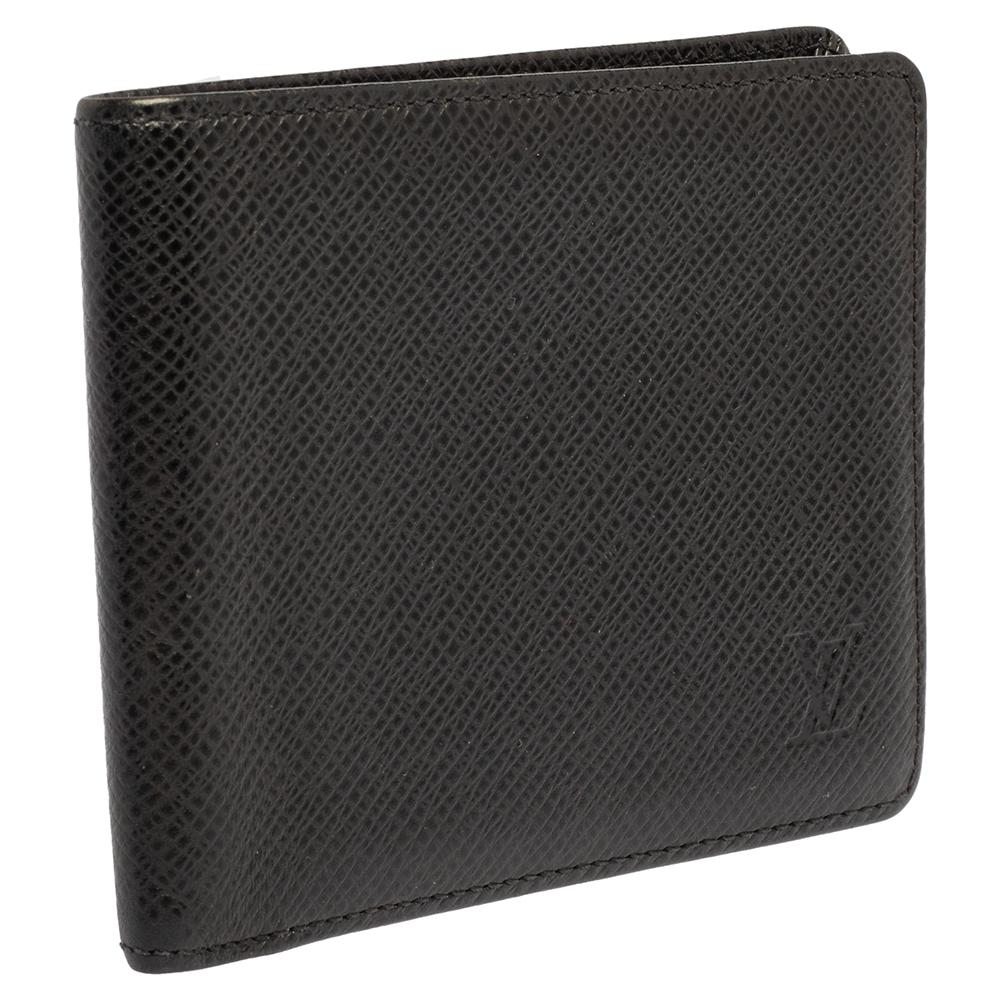 Louis Vuitton Black Taiga Leather Bifold Wallet In Good Condition In Dubai, Al Qouz 2