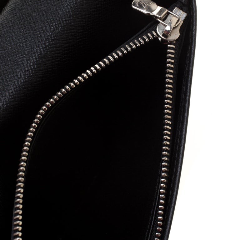 Authentic Louis Vuitton Taiga Leather Mens Zipper Zip Around